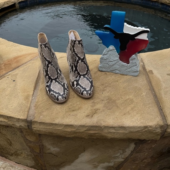 Vince Camuto Famhida Snakeskin Leather Ankle Boots - Picture 3 of 13